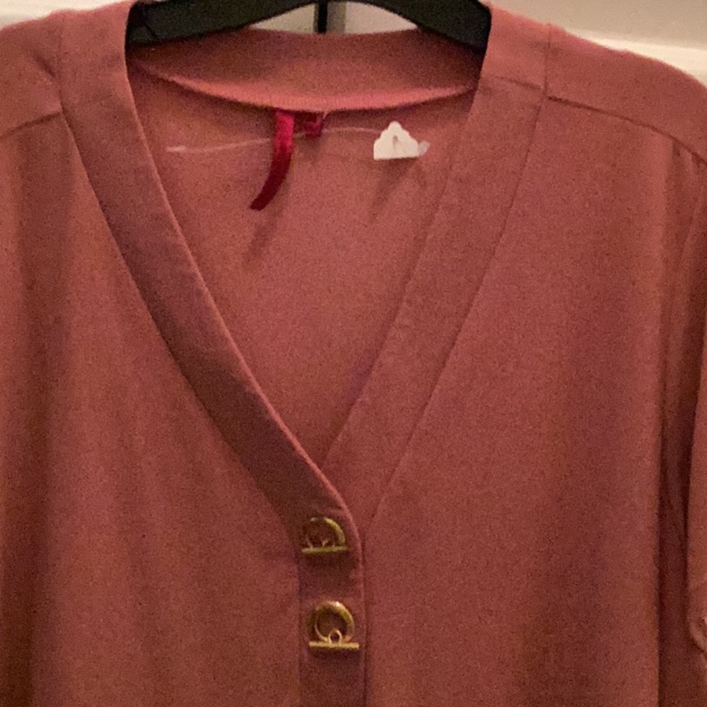 🌸NWT Sexy Size 2 XLarge Top Closet Must Have & Fun to Wear 🌸 - Picture 4 of 9